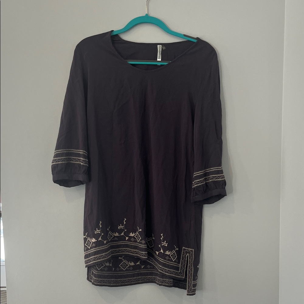 Monoreno Black Blouse with Cream Embroidery